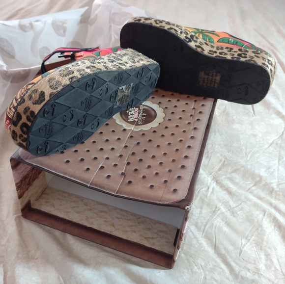 BNIB size 5 Chocolaticas Tiki platform - Picture 3 of 11